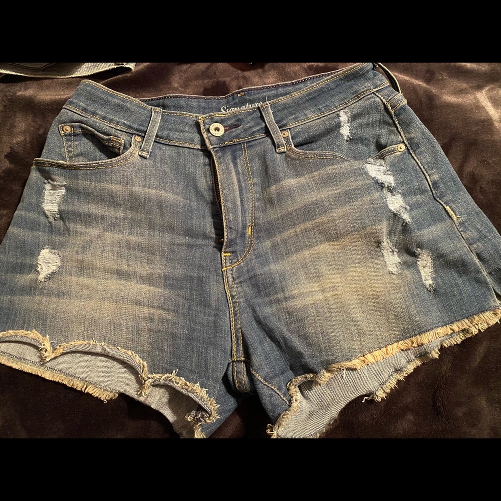 Levi signature high rise short